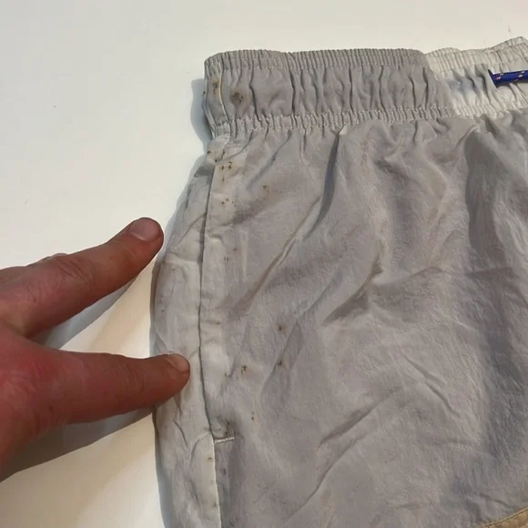 Nike Women’s Icon Clash Shorts in Tan, size Small - Picture 9 of 13